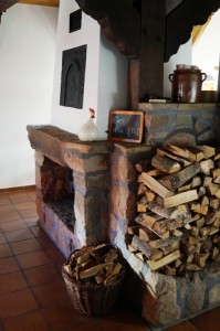 Kamin mit Holz       